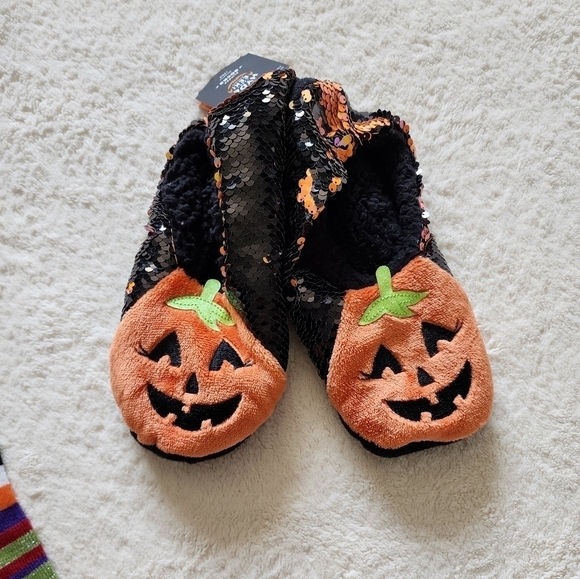 New women's one size Halloween socks/ slipper socks - Picture 3 of 4